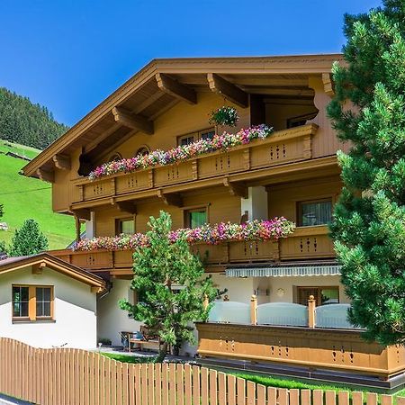 Haus Hochland Hotel Tux Exterior photo